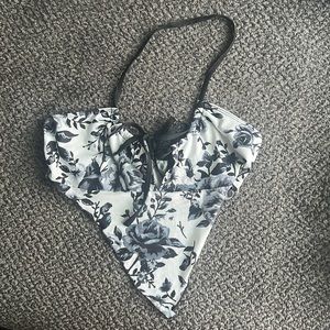 Widow floral crop top